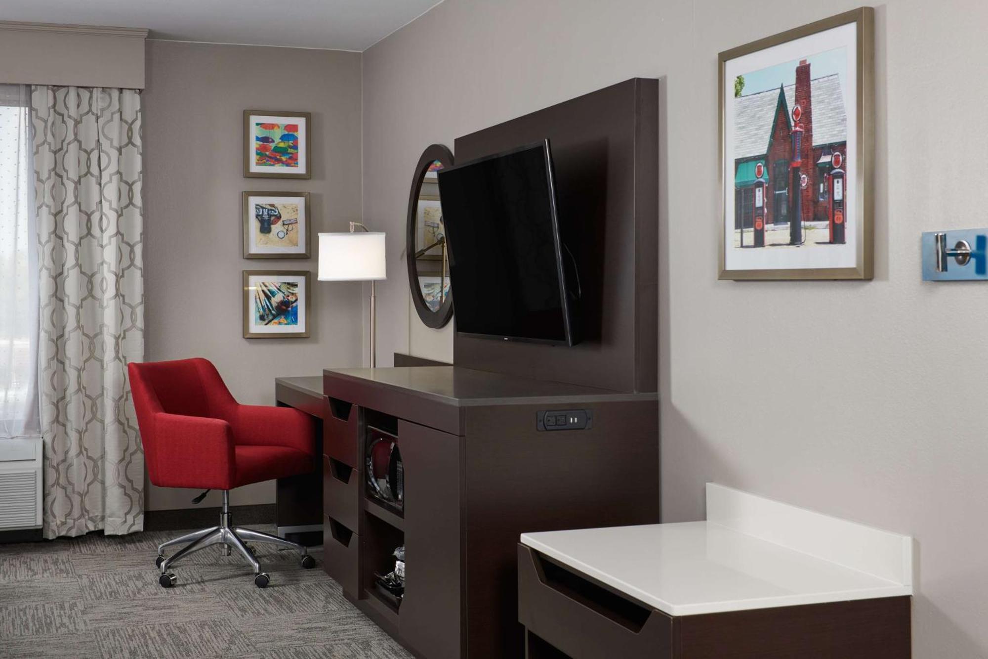 Hotel Hampton 3*